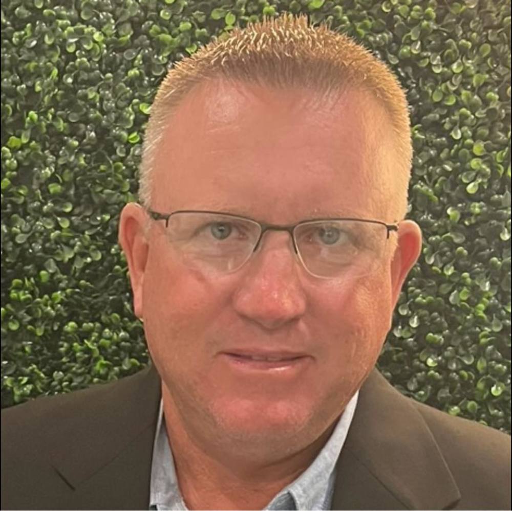 Meet your Posher, Dennis